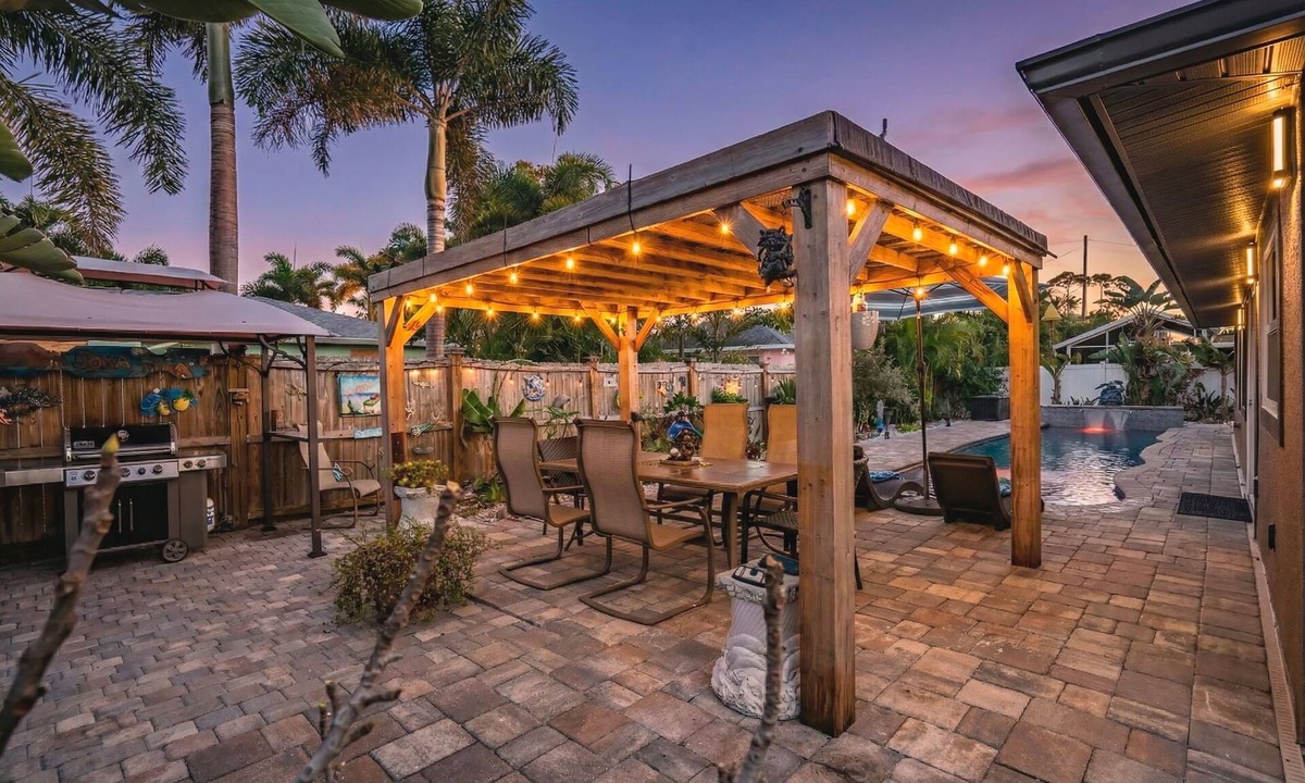 South Venice Villa | All Your Vacation Needs Met–South Venice Pool Home