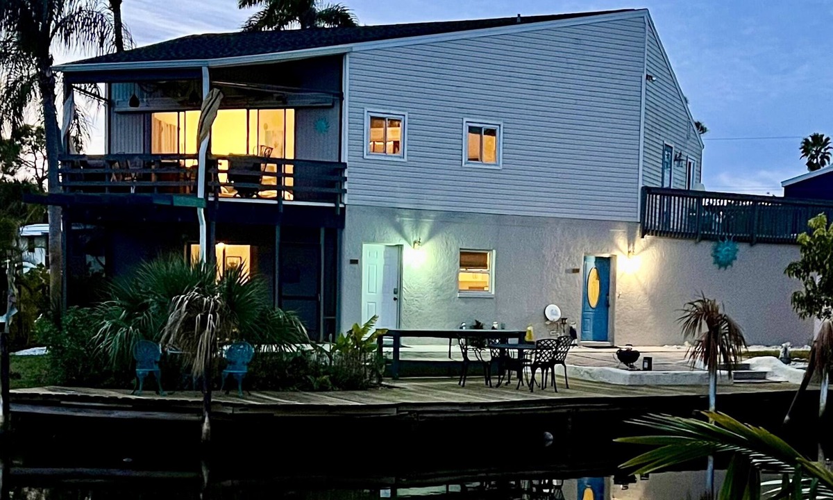 Bonita Shores House | Aloha Royal Palms! - Awesome private lodging on the water!