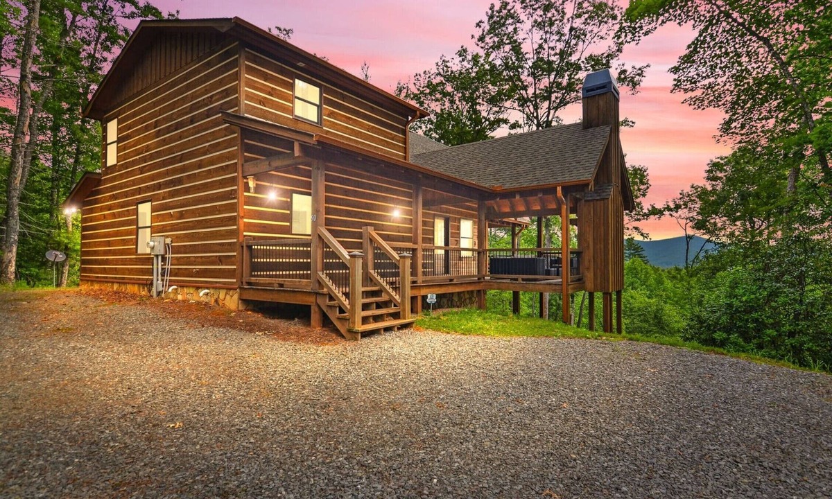 Aska Cabin | Alta Vista Views Game Room Pet Friendly