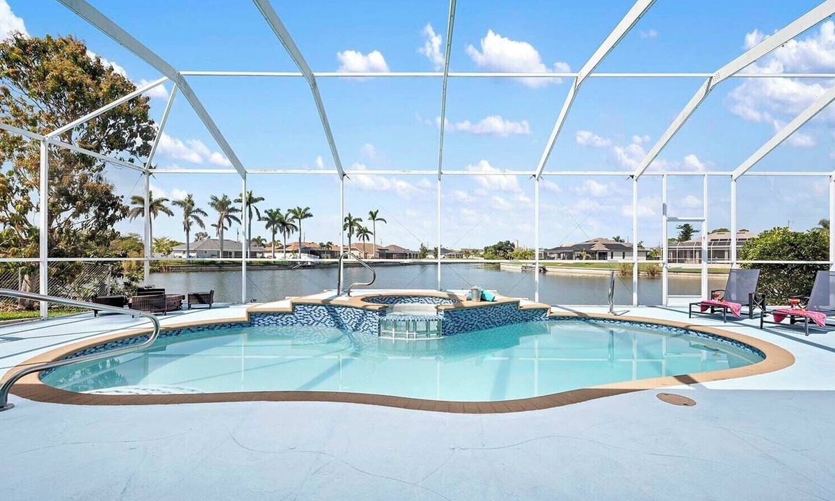 Fort Myers House | Amalfi Shore - with a Serene Freshwater Canal View - Vesteva
