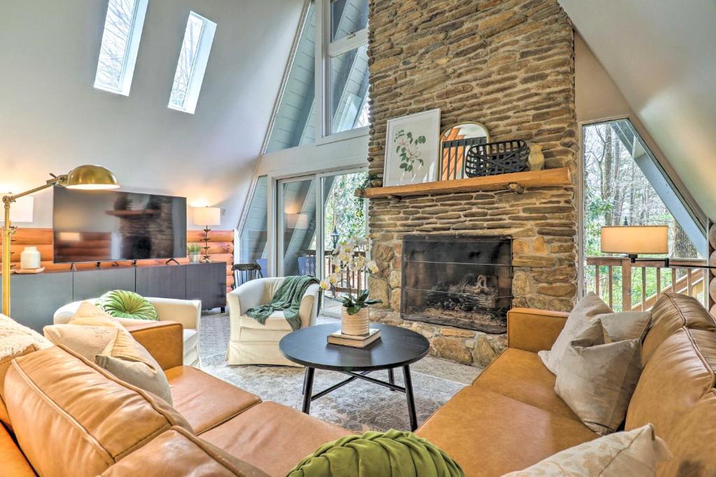 Brevard House | Amazing A-Frame w/Private Hiking + Amenities