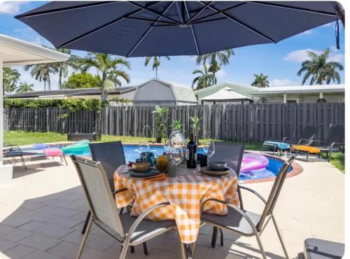 Lighthouse Point House | Amazing Home w Heated Pool 8 mins to the Beach