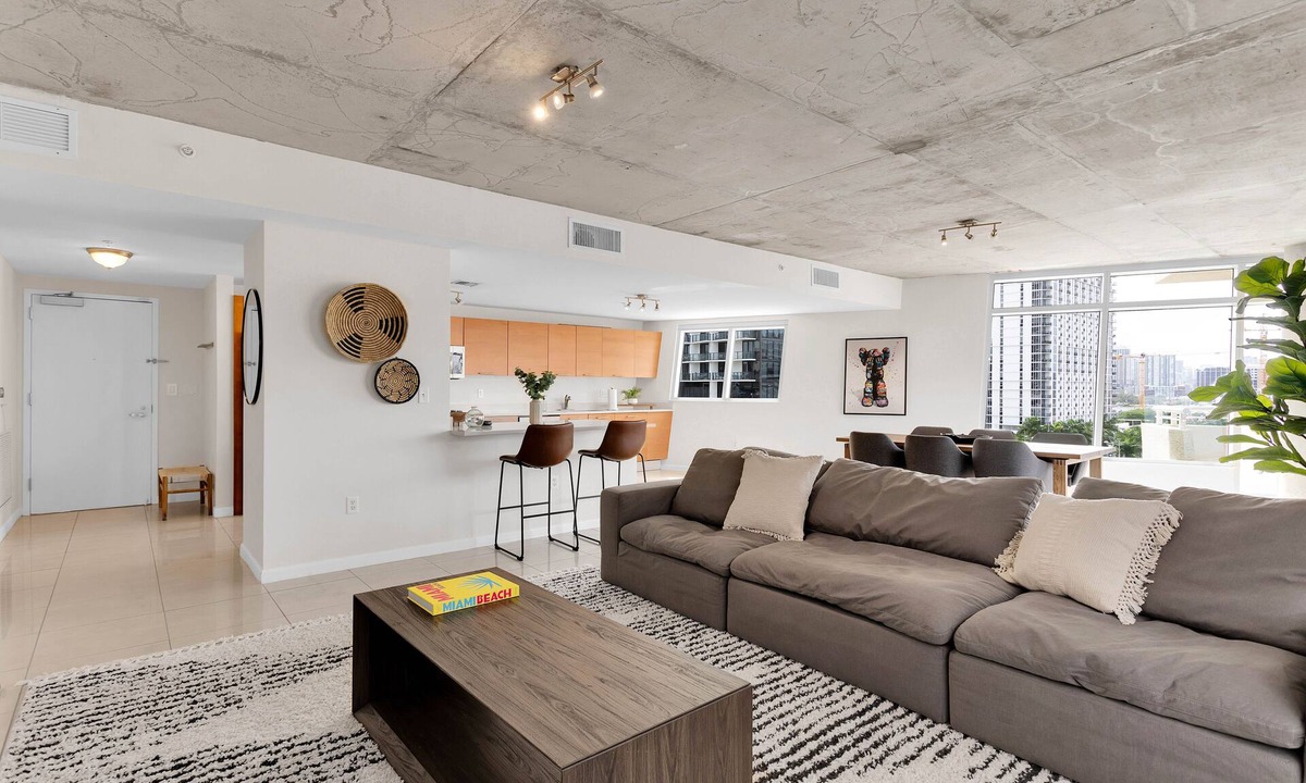Wynwood Art District Condo | Amazing sunset view with Pool, 2b/2ba, gym , Best location A+!