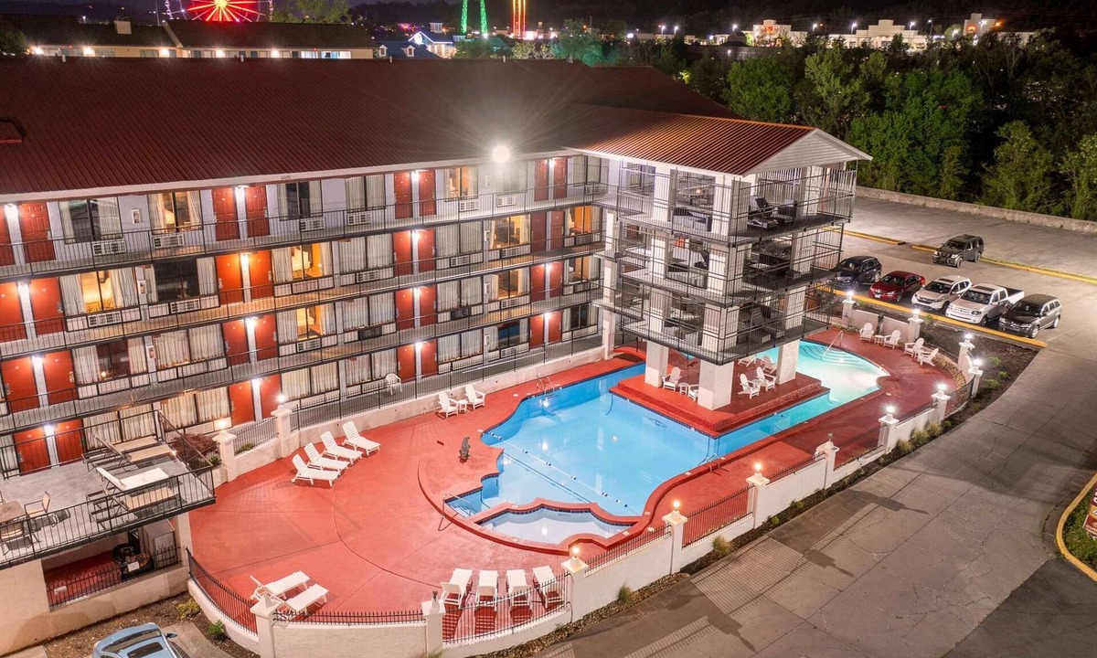 Pigeon Forge Hotel | Americana Inn, a Travelodge by Wyndham