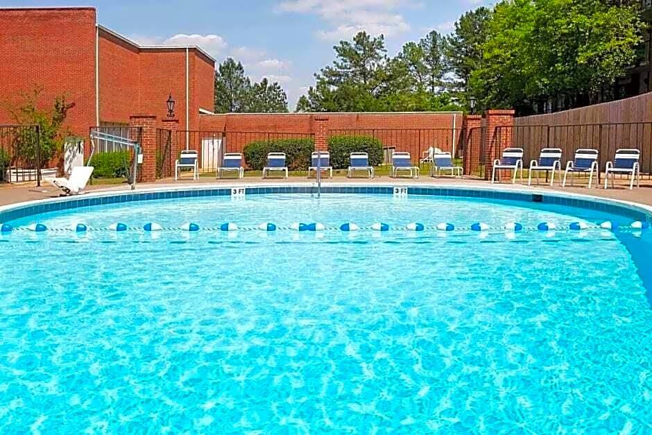 Phenix City Hotel | Americas Best Value Inn & Suites Phenix City