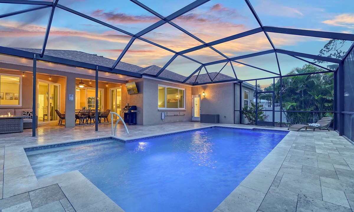 West Bradenton House | Anna Maria 5 Miles~Baby Amenities Galore~Large Fenced Yard+HEATED SALTWATER POOL