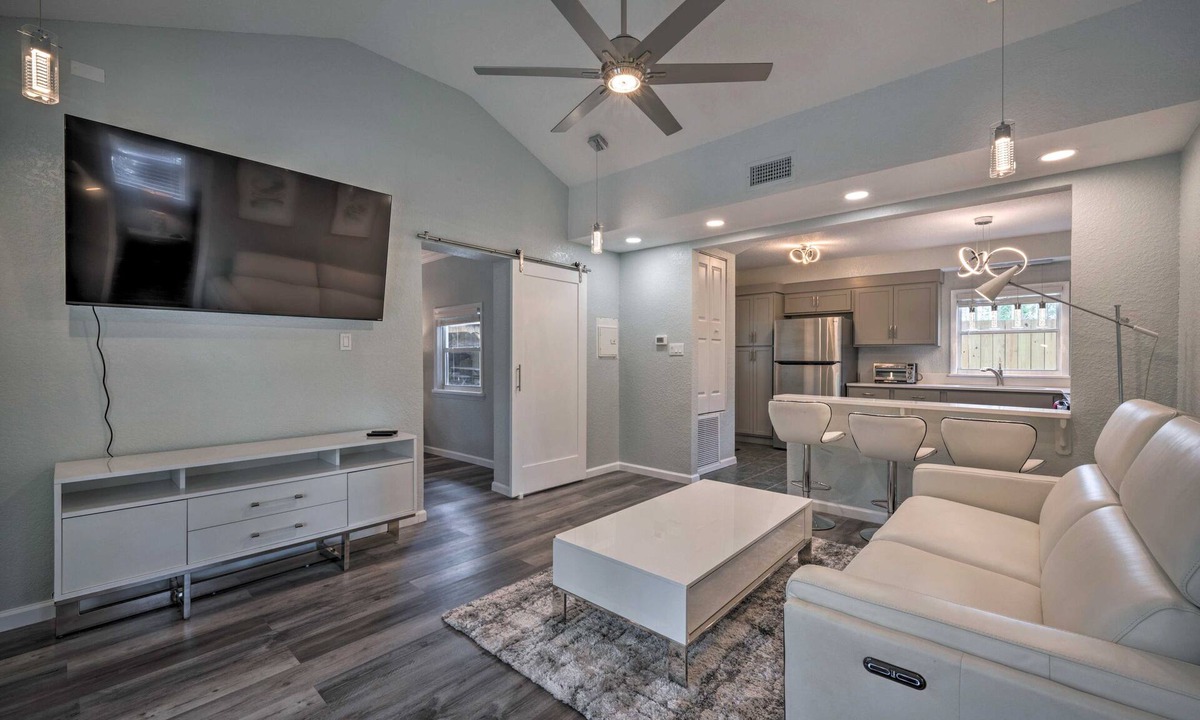 Plymouth House | Apopka Getaway w/Yard & Covered Patio