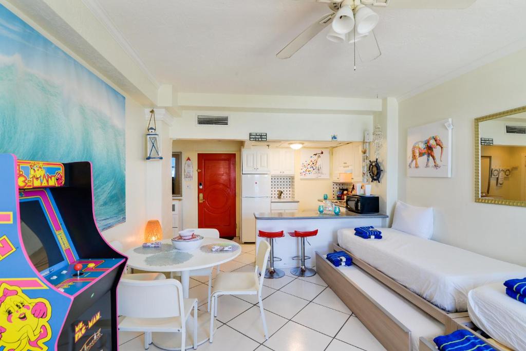 Hollywood Apartment | '' ARCADE BEACH Suite ! ''