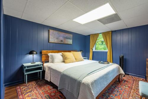 Smyrna House | Artist's Den