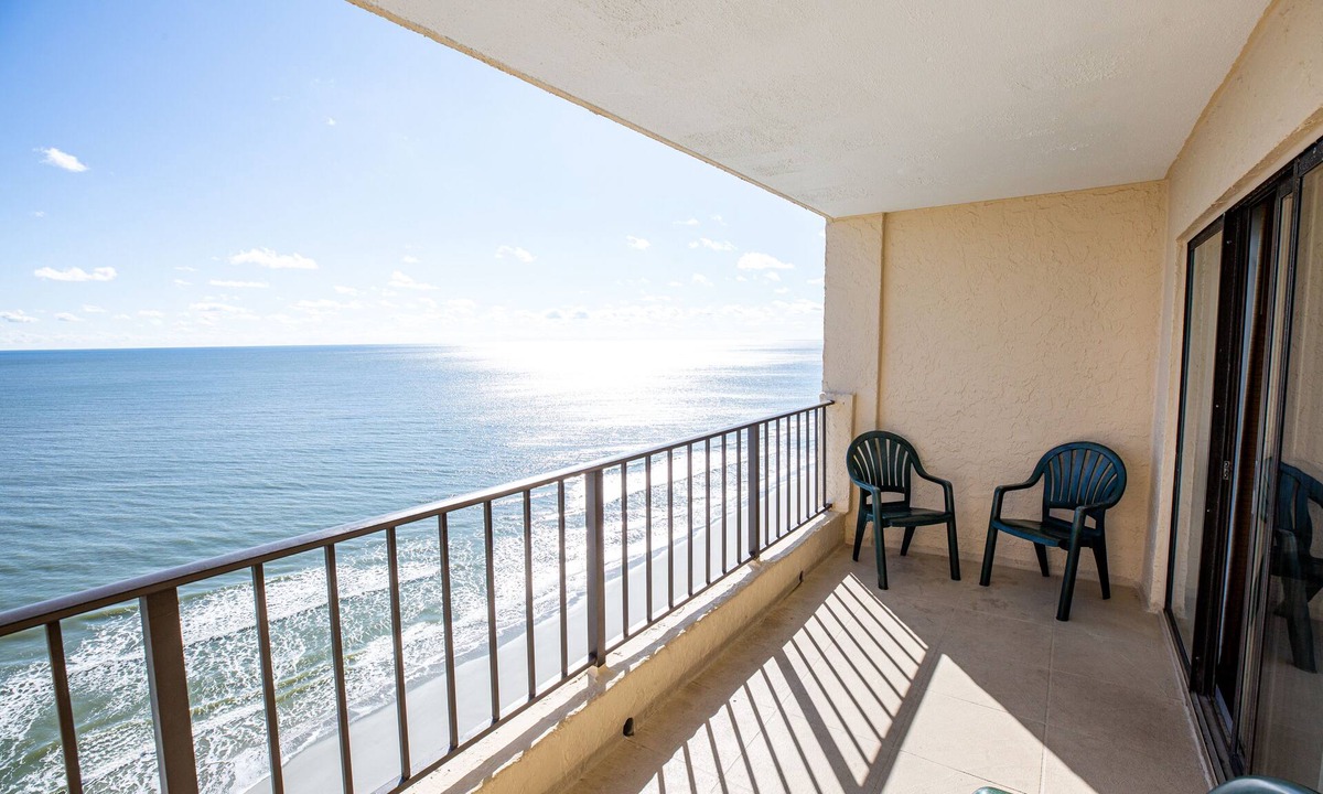 Garden City Condo | Atalaya Towers