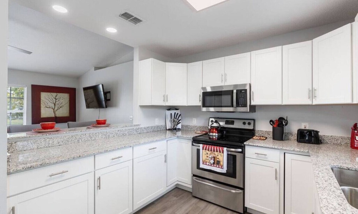 Auburndale House | Auburndale Getaway Luxurious Style Open Floorplan