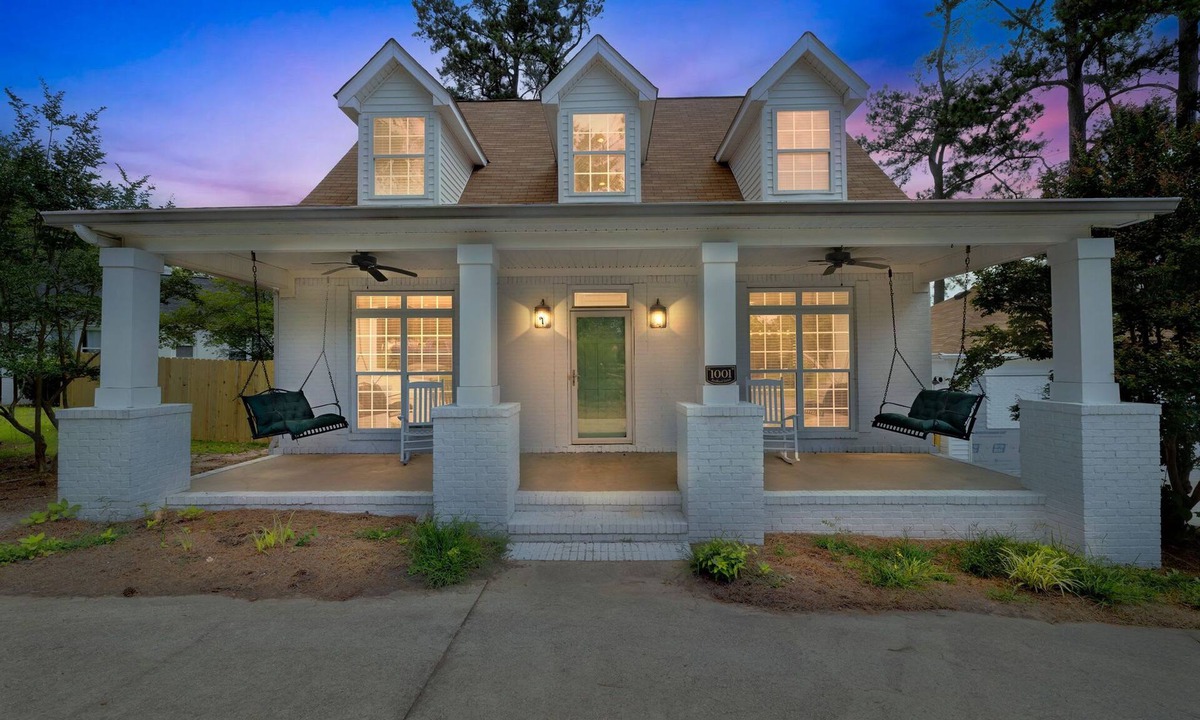 Augusta House | Augusta Getaway Near Masters Porch Swing Deck