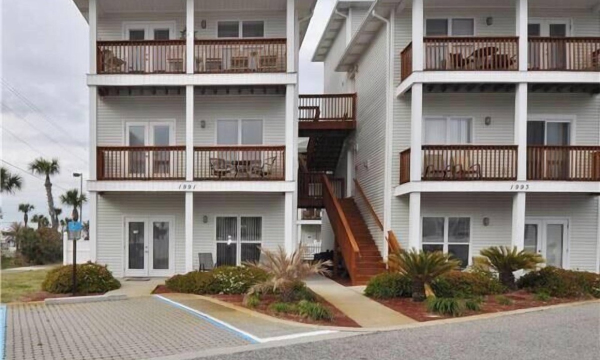 Fort Walton Beach Condo | Available now pet friendly Ground Floorn Wi-Fi Sunset Cottage 7A