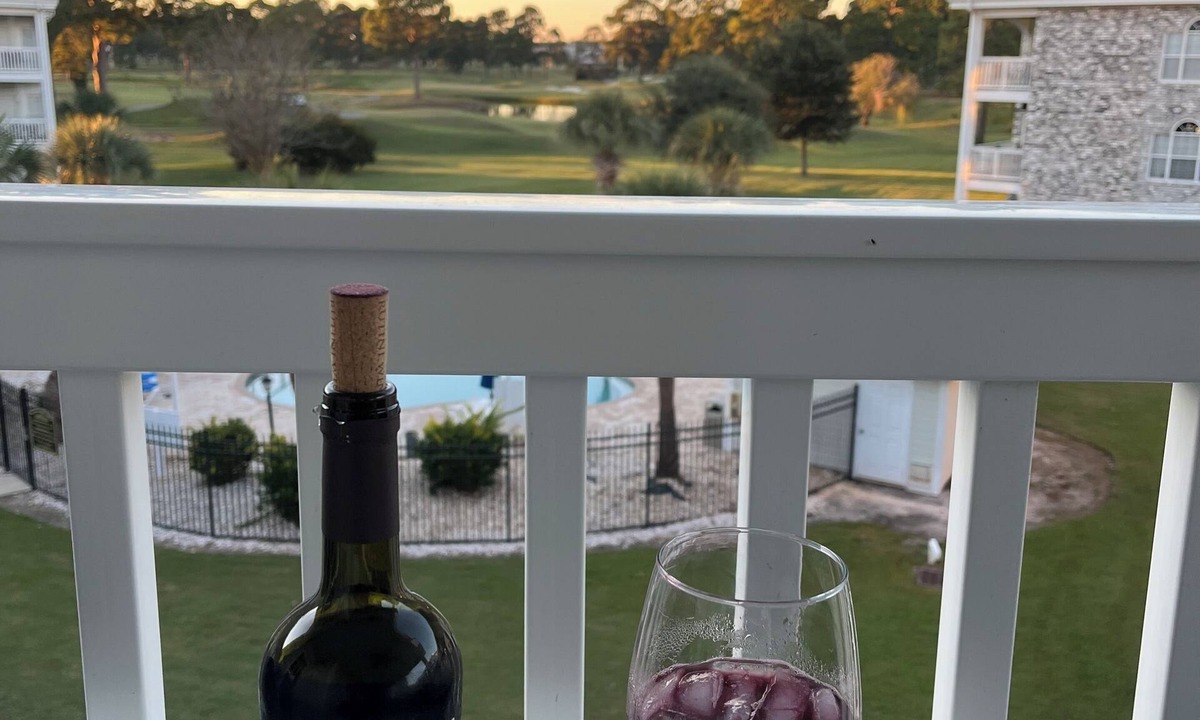 Central Myrtle Beach Apartment | Awesome 2 Bdrm, 2 full bath with gorgeous views of the golf course and pool!
