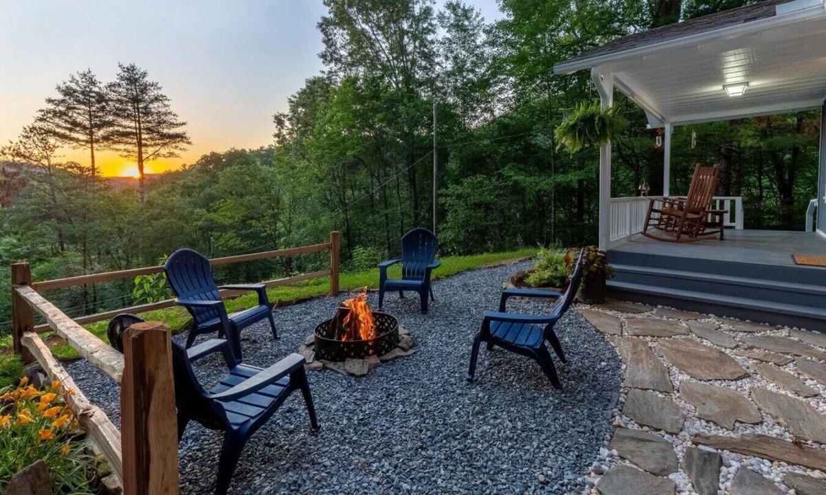 Bryson City House | Awesome mountain view, sunsets, Bryson city, humming birds galore, Wi-Fi, great kitchen, close to all attractions, dog friendly