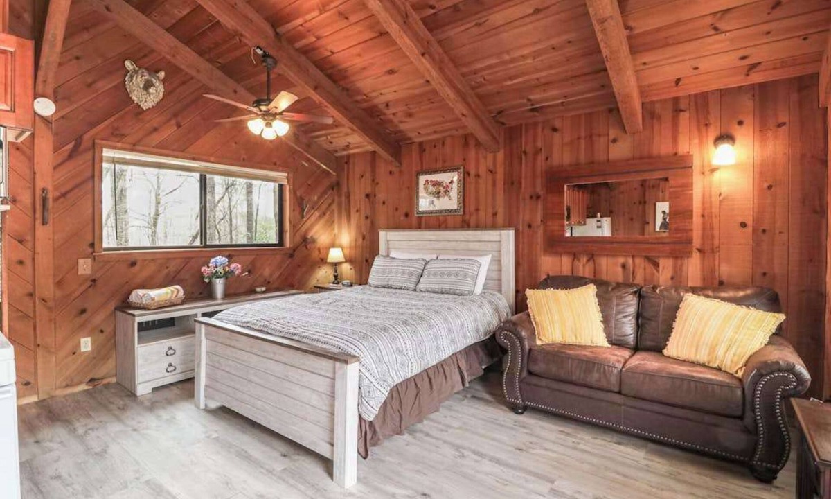 Sautee Nacoochee Cabin | Azalea Pines Bungalow