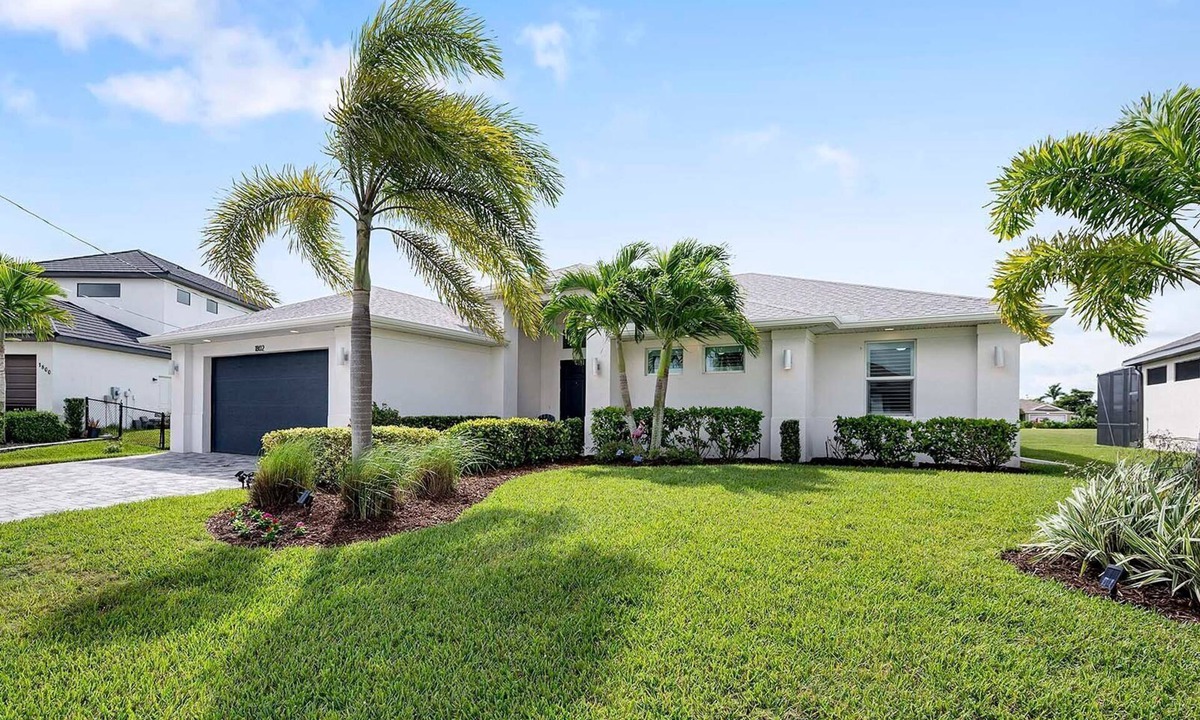 Trafalgar House | Azul Tortuga - 4 Bedroom Waterfront Home for Families