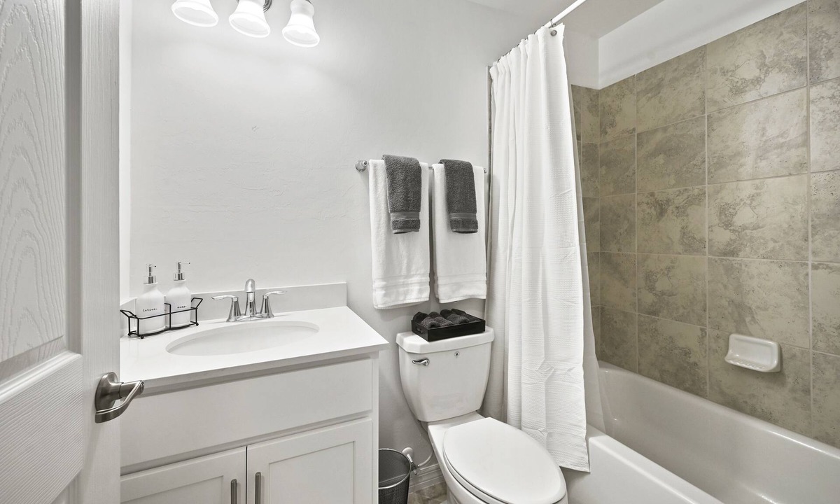 Biggar Condo | Babcock National Golf & Country Club- 5-star resort golf veranda + single garage