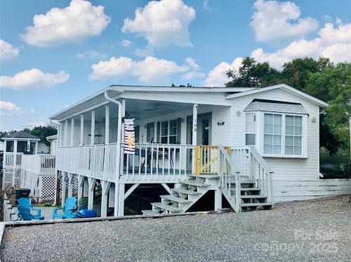 New London House | Badin Haven