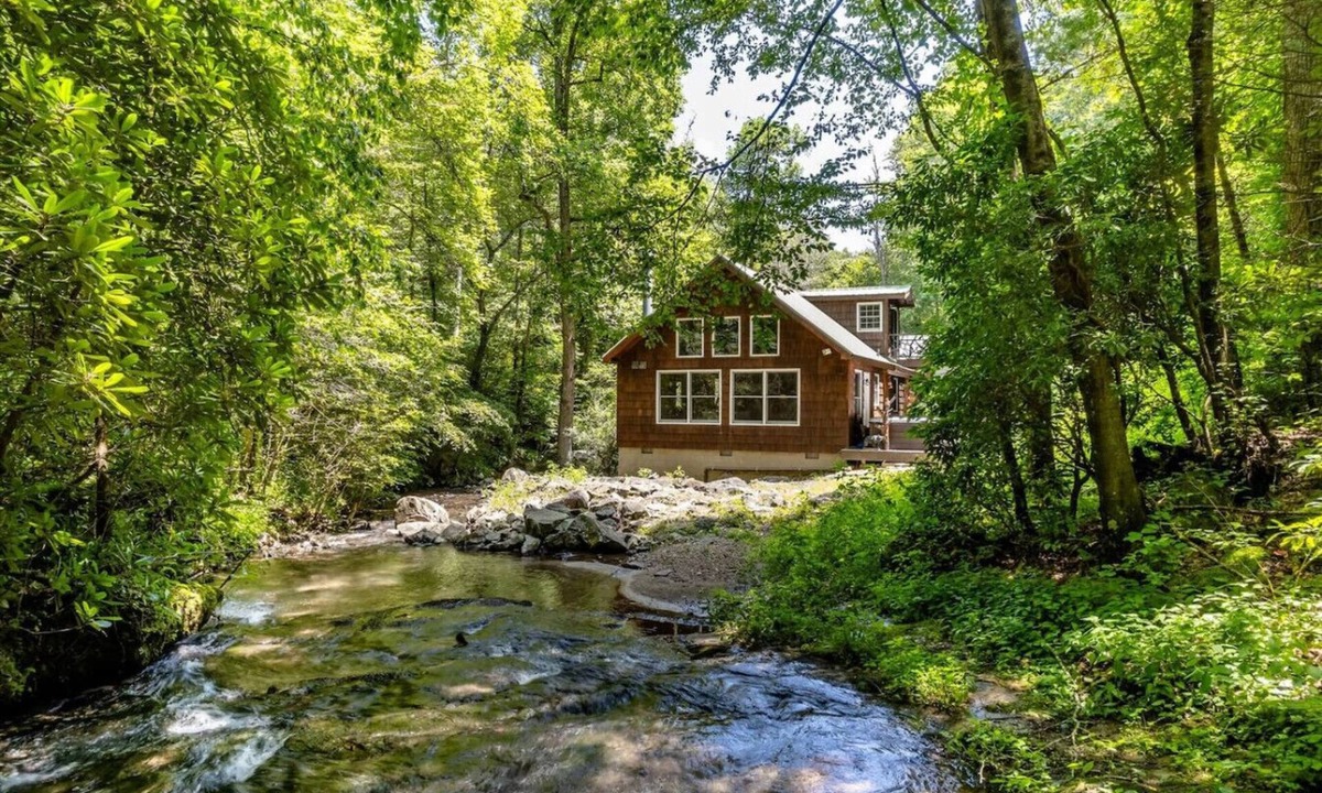 Blue Ridge House | Bailey Bear | Waterfall | Pets | 2 Cabins