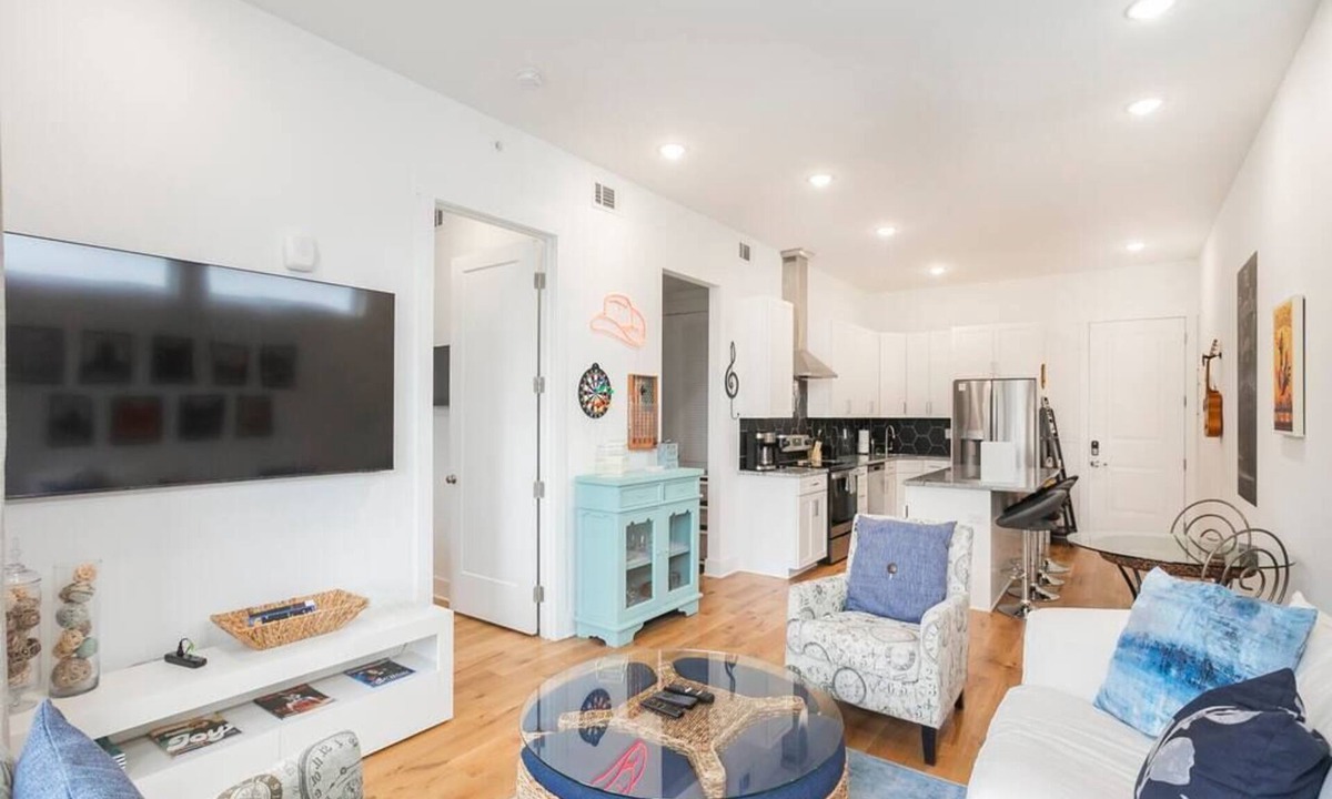 Inglewood Apartment | Balcony+En-suite Bathrooms+Luxury Condo