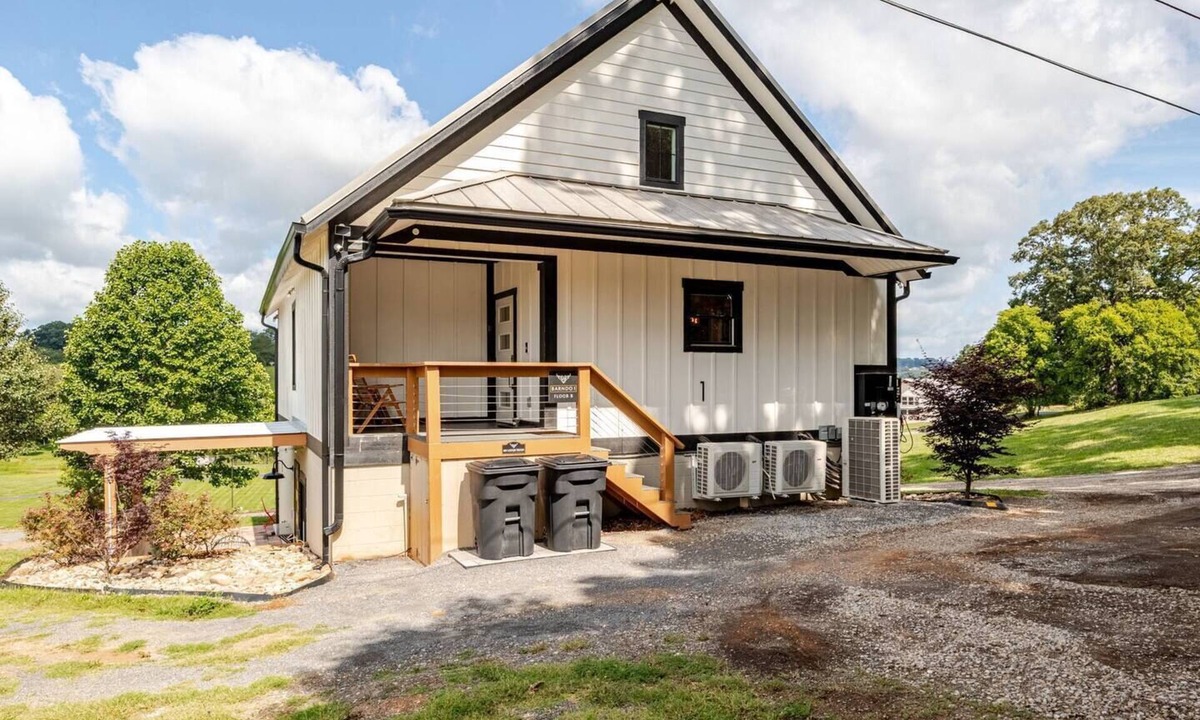 Jefferson City Other | Barndo1 Fluffy Cow Farm Stay at Cedar Pond Farms