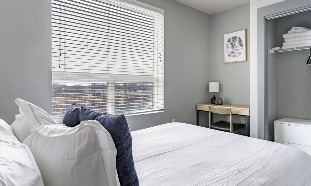 University District Apartment | Barsala l Quiet Work-Friendly 3BD Apt Near St. Jude & UT Health