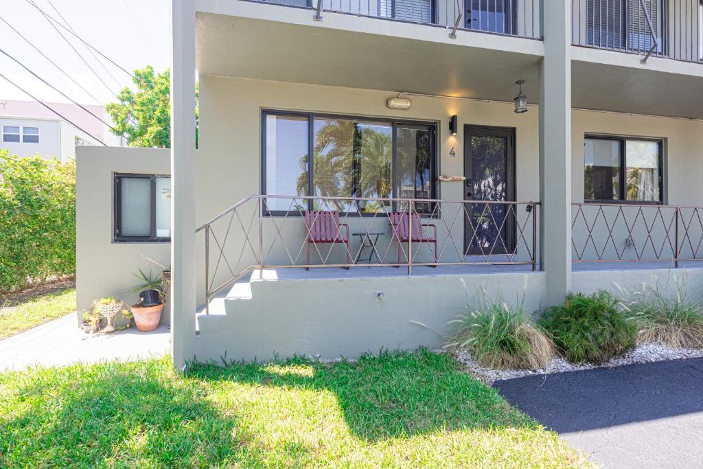 Bay Harbor Islands Apartment | Bay Harbor Unit 4 Perfect 2 Bed 1 Bathprime Lo