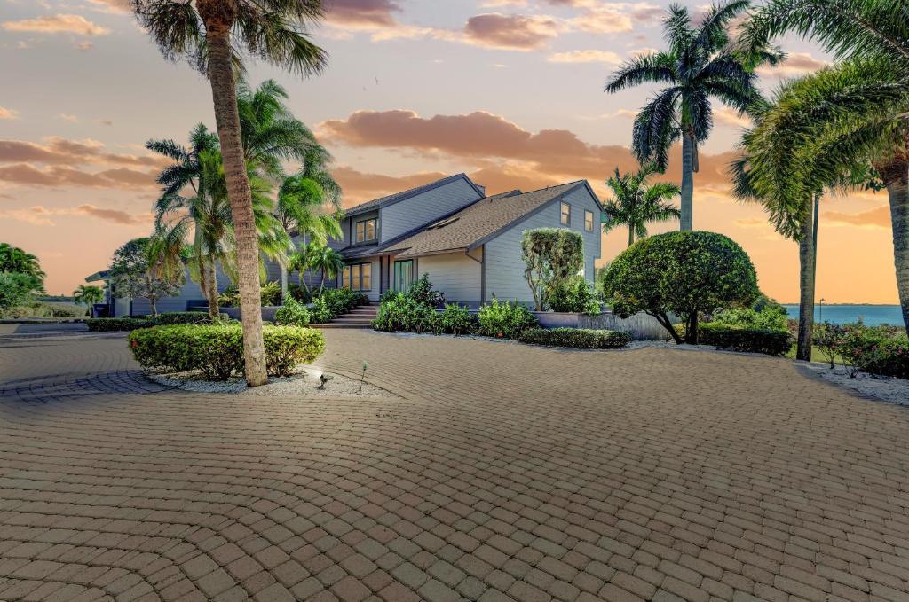 Bayshore Gardens House | Bay House Retreat managed by Beach Retreats