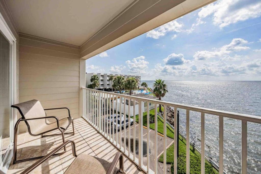 Rocky Point House | Bay View Pool, Minutes to Airport & Downtown