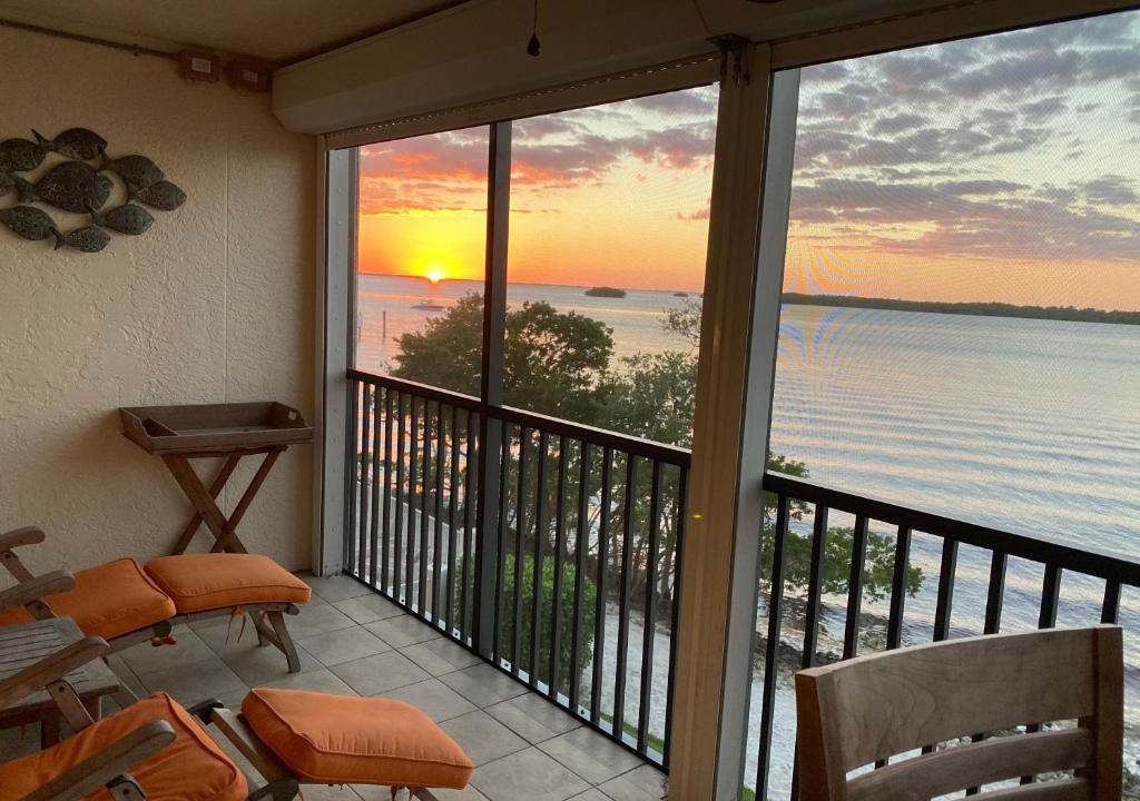Punta Rassa Apartment | Bay View Tower 233 Sanibel Harbour Resort