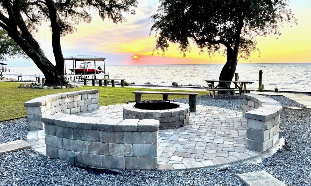 Gulf Breeze House | Bayfront Cabin-A Unique Serene Getaway on East Bay