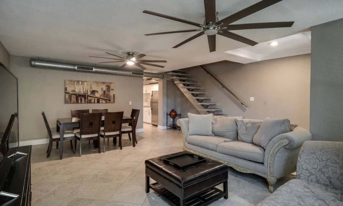 SoHo House | Bayshore Gardens Renovated Townhouse, walk to SOHO