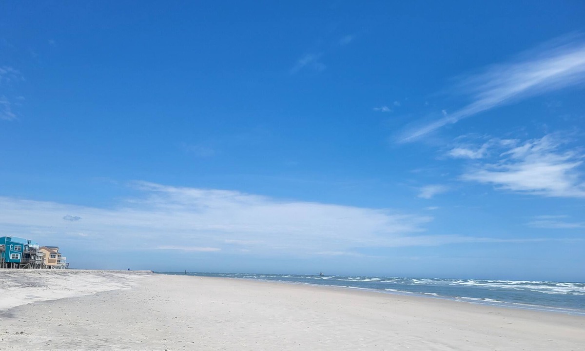 Sneads Ferry House | Beach Breezes Sunset Sound Views Walk to Beach Bikes & Gear