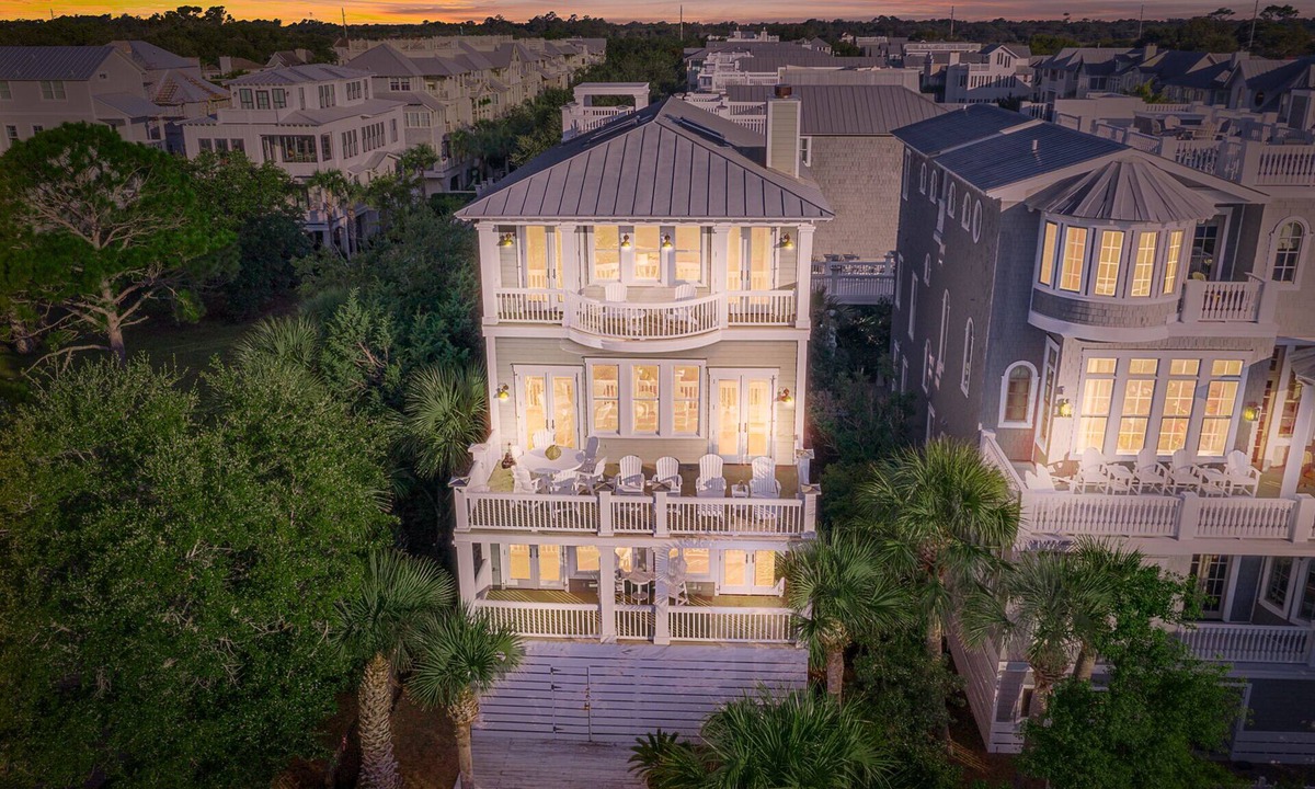 Saint Simons Island House | Beach Lawn Cottage - Magnificent Oceanfront Coast Cottages Escape , Steps to Beach