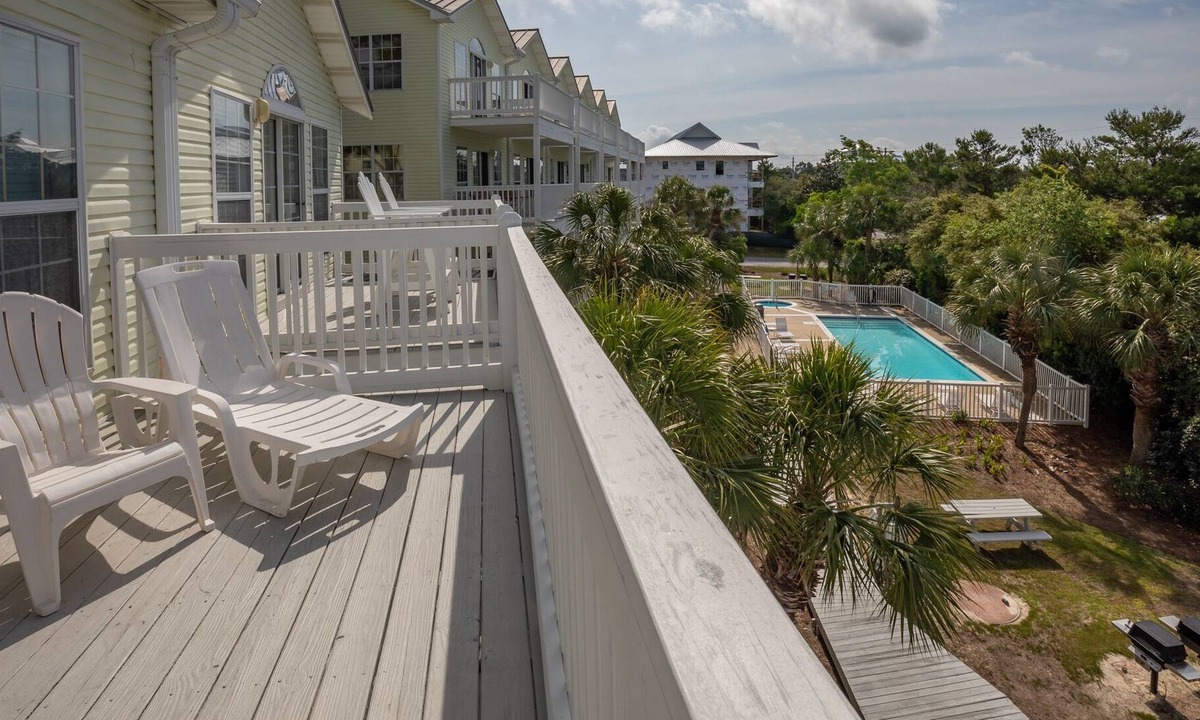 Santa Rosa Beach Condo | "Beach Therapy" Townhome on 30a! 6-Seat GOLF CART, Near Beach, Pool, Hot Tub.
