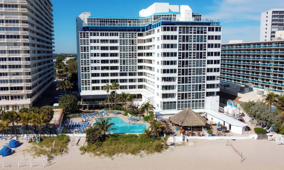 Ocean Manor | Galt Mile