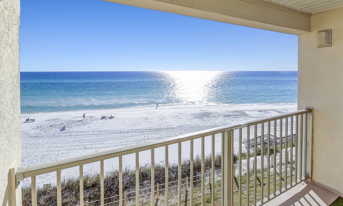 Seagrove Beach Condo | Beachfront 30A Condo! Stunning Views, Pool, 5min to Seaside, Sleeps 6, WiFi, La Dolce Vita Credit!