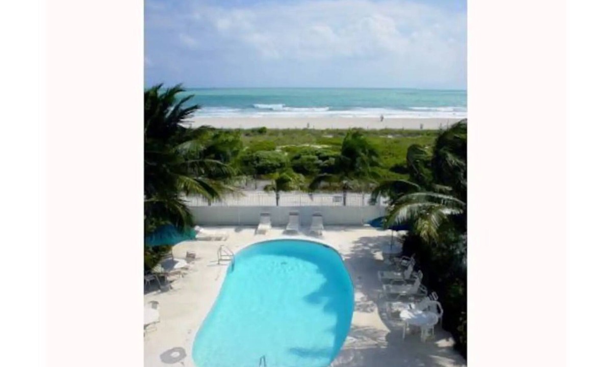 South of Fifth Apartment | Beachfront Art Deco District with Free Beach Lounges and Pool