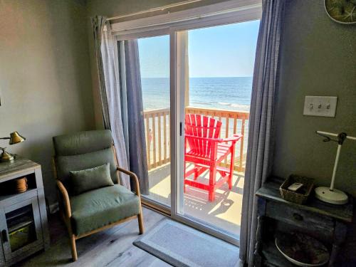 Sneads Ferry House | Beachfront Bungalow 125