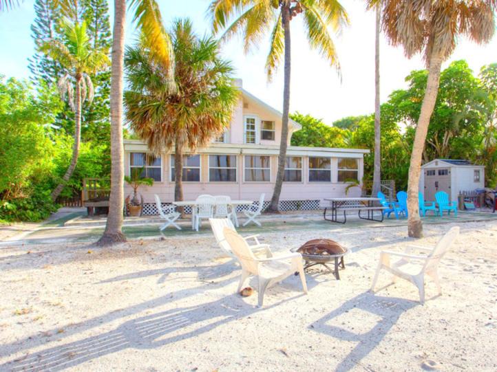Mid Island House | Beachfront Dunes, Sleeps 8, 3 Bedrooms plus Den, Gulf Front, Pet Friendly