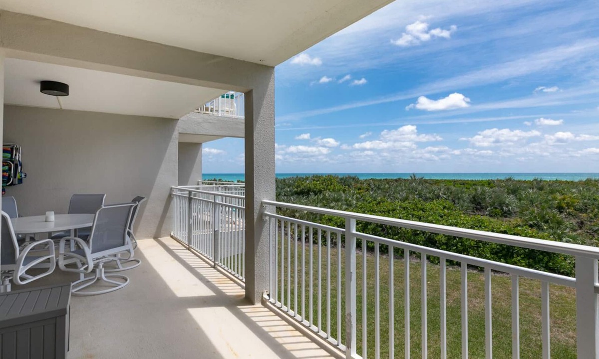 Stuart Condo | Beachfront! Prime Location on South Hutchinson Island, Great Interior, Pool