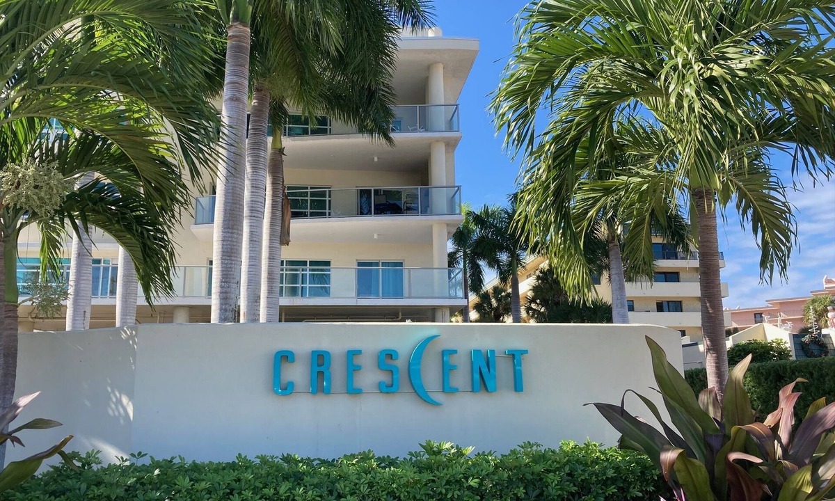 Siesta Key Condo | Beachfront Property - Luxury Penthouse - Great Location!