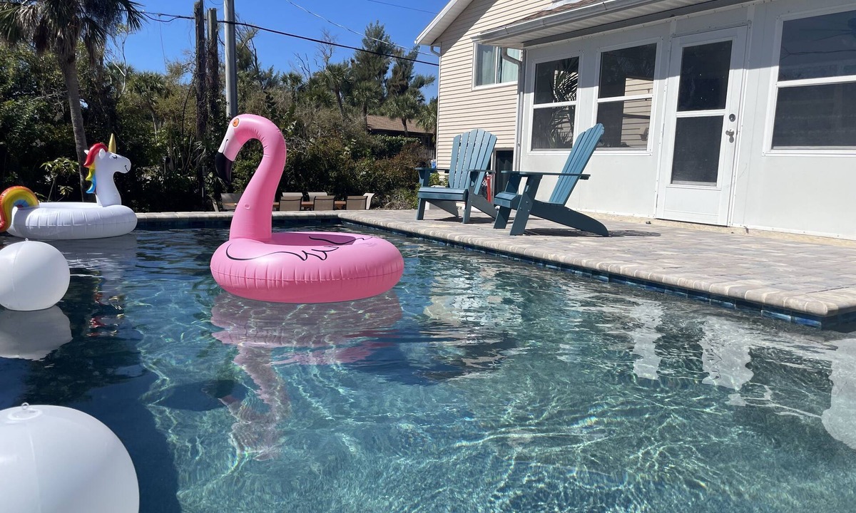Englewood House | Beachside Bliss: Family-Friendly