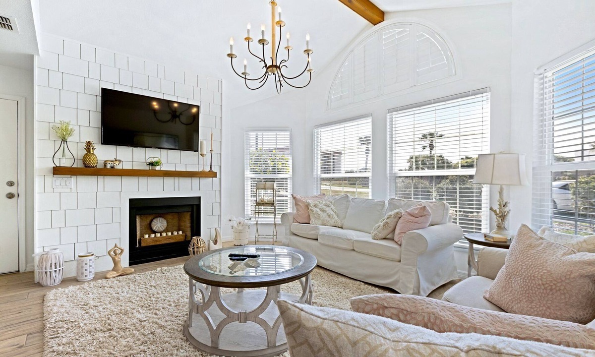 New Smyrna Beach Condo | Beachside Elegance: Pool, Spa, Luxury Retreat/Sun Beach Club 888