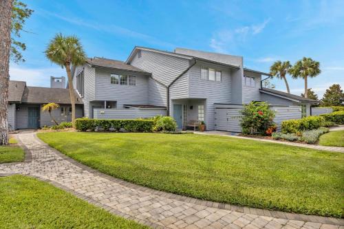 Sawgrass House | Beachy Vibes - 2BR w lake views & screened sunroom