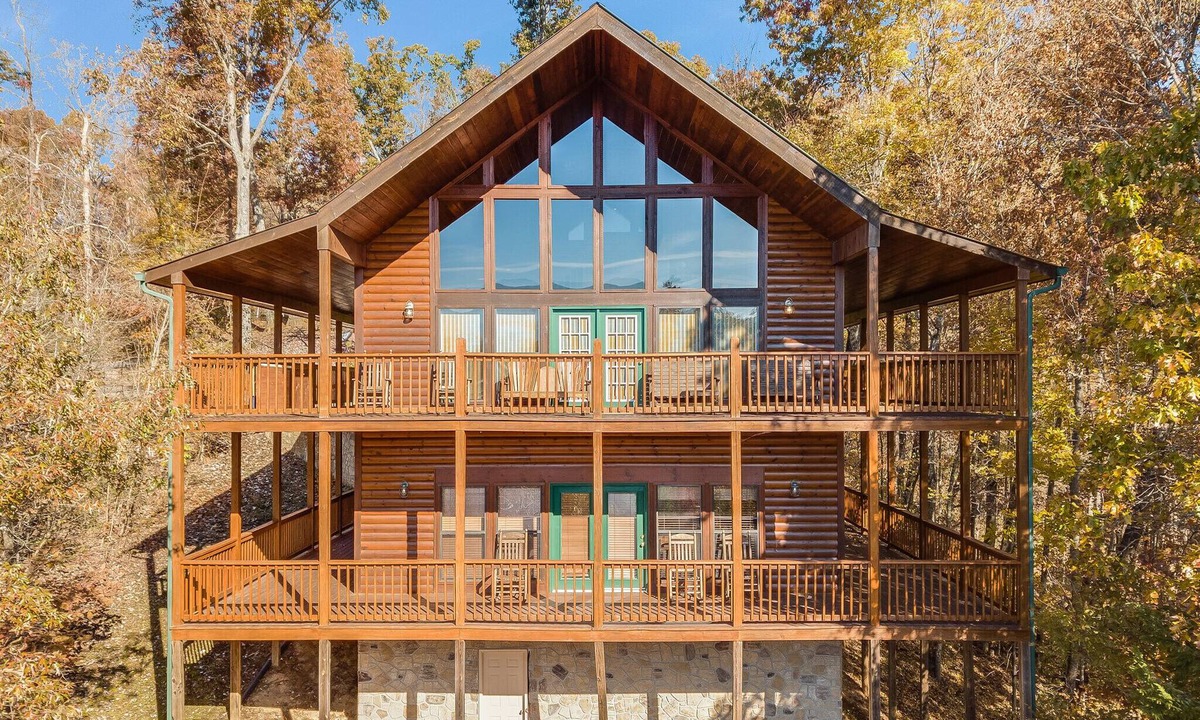 Sevierville Cabin | Bear Hunter | Breathtaking Views, Game Room + EV Charging On-Site