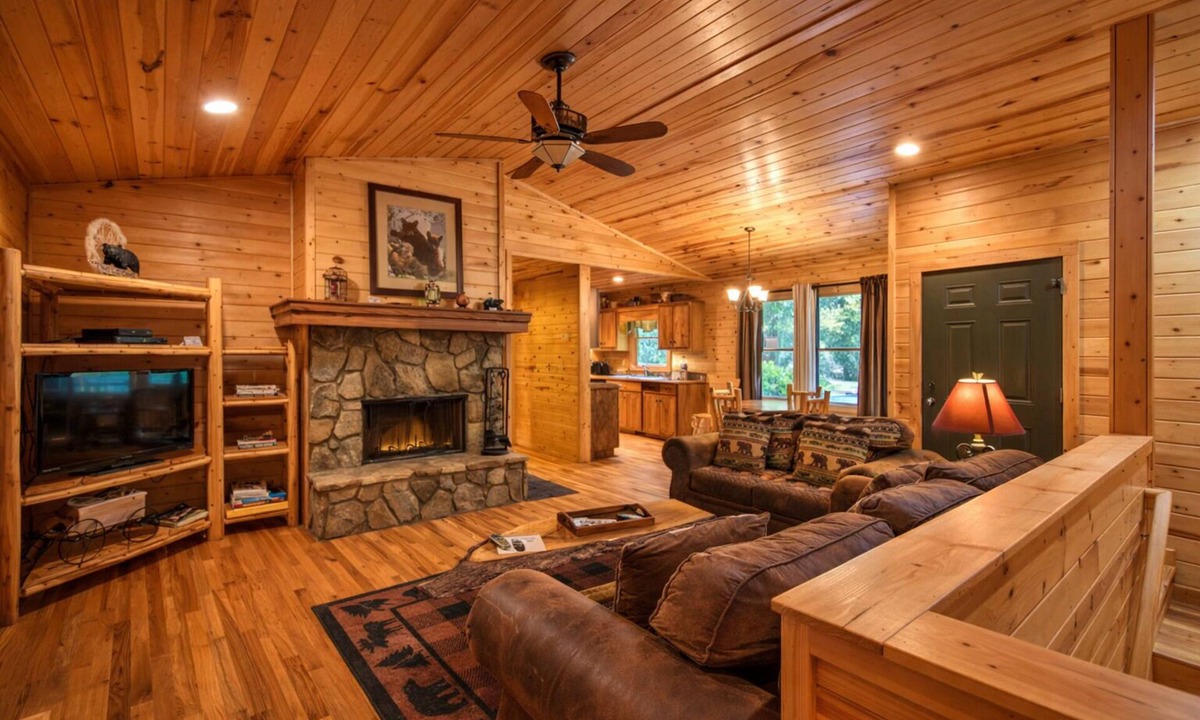 Helen Cabin | Bear Paw near Helen, Wineries & Hiking!