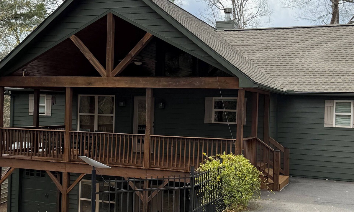 Unaka House | “Bear Paw Resort” View’s, Privacy, Covered decks, Outdoor spaces, Easy access