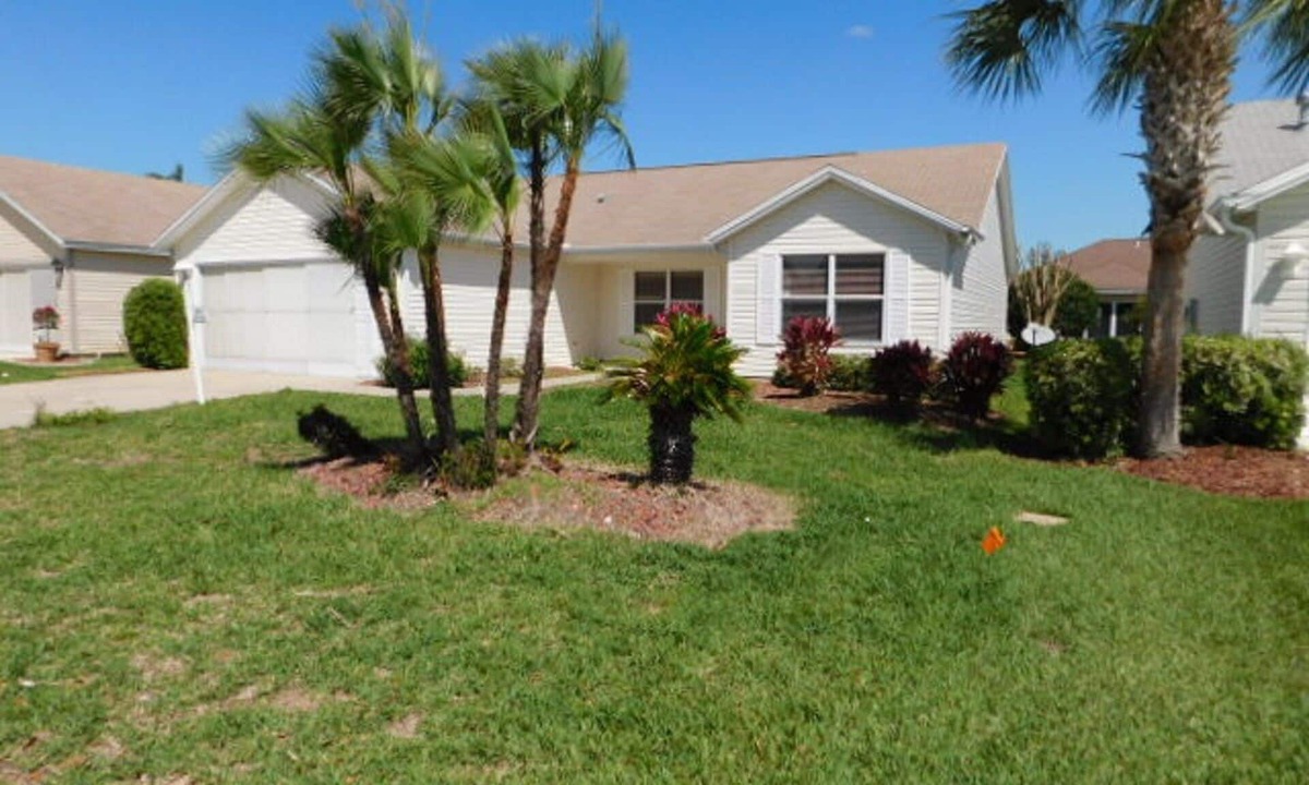 Glenbrook House | Beautiful 3/2 Designer Home, WiFi, golf cart and 40 executive golf courses